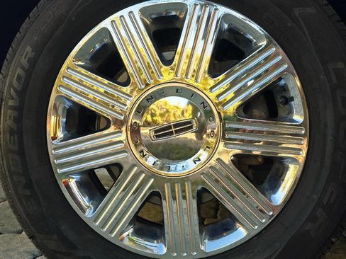 Used 2003 Lincoln Town Car Cartier image 52