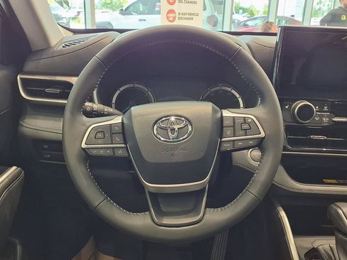 Used 2026 Toyota Highlander XLE AWD/4WD image 24