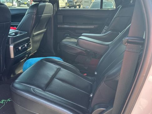 Used 2021 Ford Expedition Max XLT image 3