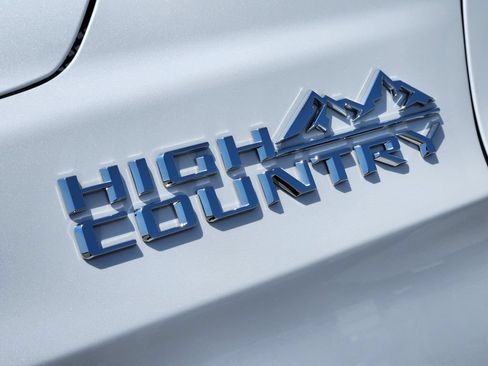 Certified 2025 Chevrolet Tahoe High Country AWD/4WD image 12