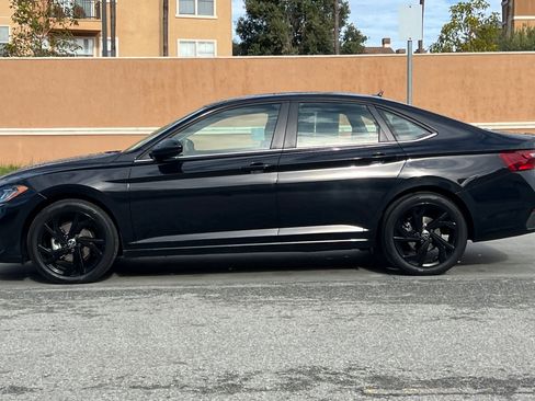 Certified 2025 Volkswagen Jetta SE image 7