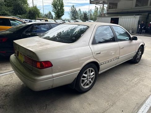 Used 2001 Toyota Camry LE FWD image 6