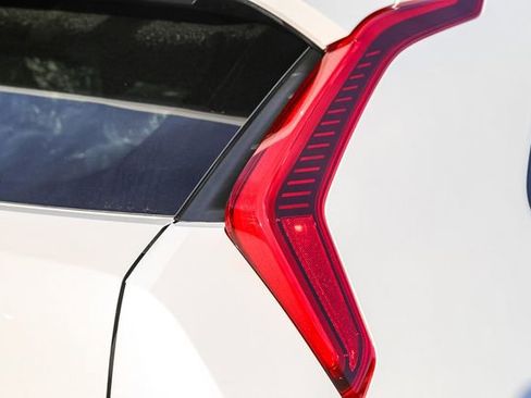 New 2026 Kia Niro Wind FWD image 9