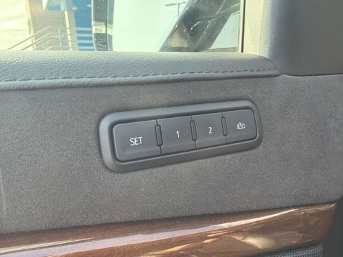 Used 2020 Cadillac Escalade Premium Luxury AWD/4WD image 17