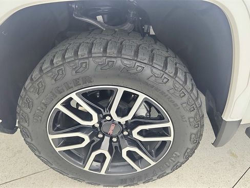 Used 2025 GMC Sierra 1500 AT4 w/ AT4 Premium Package image 28