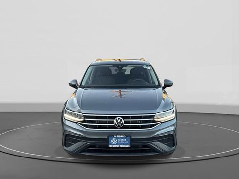 Used 2023 Volkswagen Tiguan SE w/ Panoramic Sunroof Package image 2