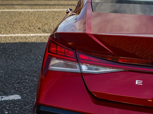 Certified 2025 Hyundai Elantra SEL image 8