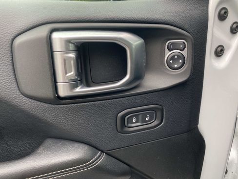 Used 2019 Jeep Wrangler Unlimited Sahara w/ Quick Order Package 24M Moab AWD/4WD image 21