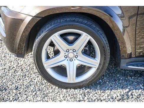 Used 2012 Mercedes-Benz GL 550 4MATIC image 9