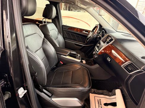 Used 2014 Mercedes-Benz GL 550 4MATIC image 24