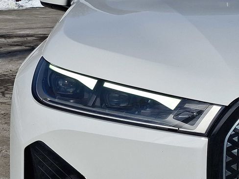 Used 2024 BMW iX xDrive50 w/ Premium Package image 9