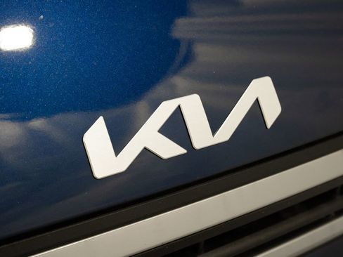 New 2025 Kia K4 LXS image 3