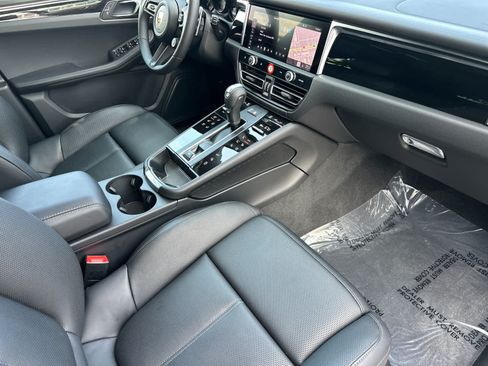 Certified 2026 Porsche Macan AWD/4WD image 17