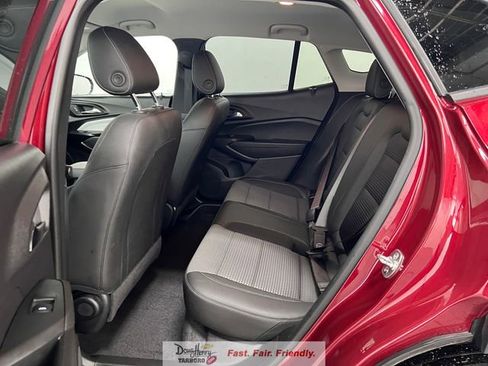 Used 2025 Chevrolet Trax LT image 32
