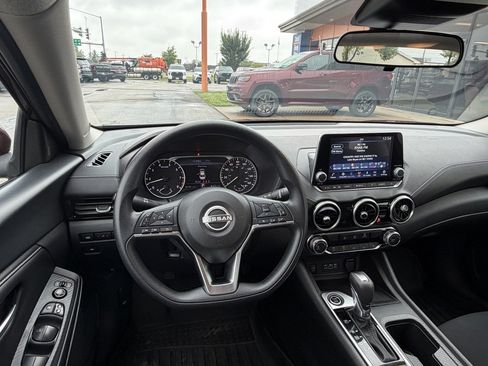 Used 2024 Nissan Sentra SV FWD image 10