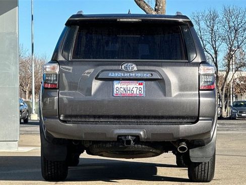 Used 2017 Toyota 4Runner SR5 Premium image 6