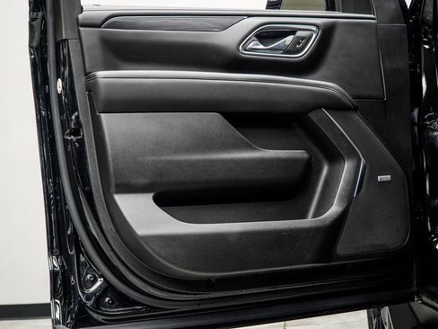 Used 2024 GMC Yukon XL SLT w/ SLT Premium Package image 35