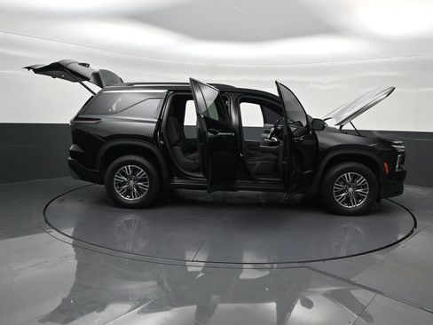Used 2025 Chevrolet Traverse LT w/ Driver Confidence Package FWD image 34