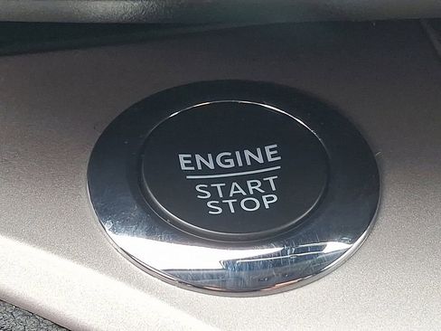 Used 2023 Ford Explorer XLT image 23