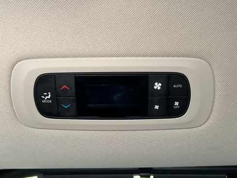 Used 2024 Chrysler Pacifica Touring-L FWD image 35