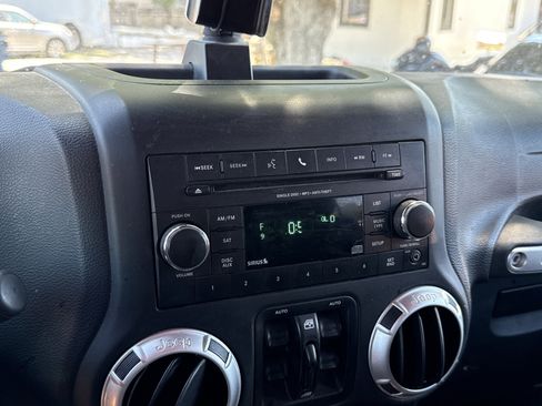 Used 2016 Jeep Wrangler Unlimited Sahara w/ Max Tow Package image 15