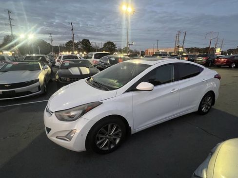 Used 2015 Hyundai Elantra SE w/ Option Group 03 image 2