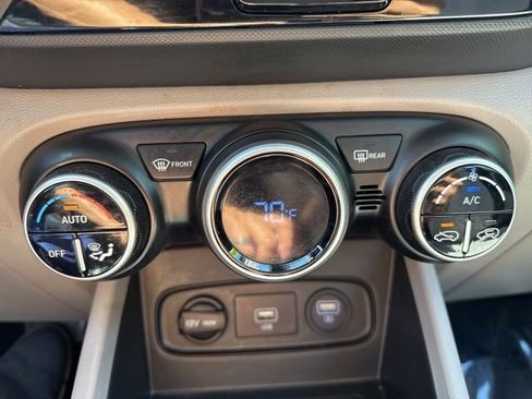 Used 2020 Hyundai Venue SEL FWD image 28