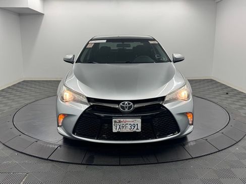 Used 2017 Toyota Camry SE FWD image 3