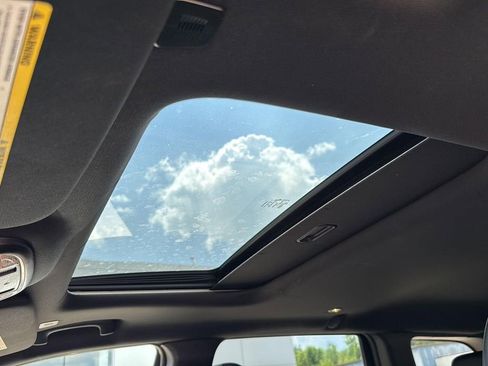 Used 2022 Jeep Grand Cherokee Limited image 10