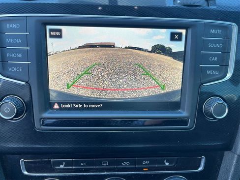 Used 2017 Volkswagen GTI SE FWD image 19