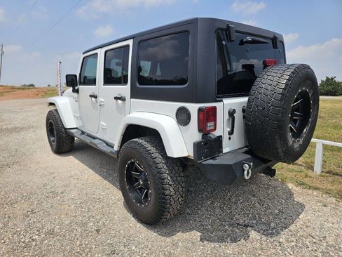 Used 2014 Jeep Wrangler Unlimited Sahara w/ Dual Top Group AWD/4WD image 2