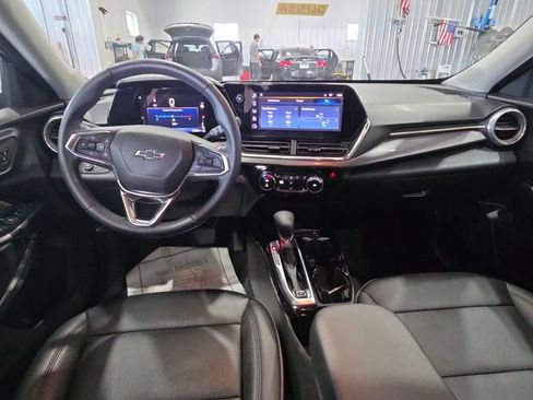 Used 2025 Chevrolet Trax ACTIV w/ Driver Confidence Package FWD image 9