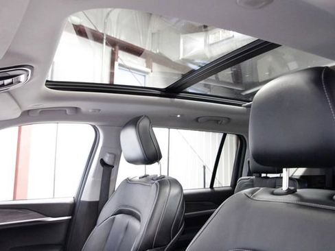 Used 2023 Jeep Grand Cherokee L Limited w/ Black Appearance Package image 38