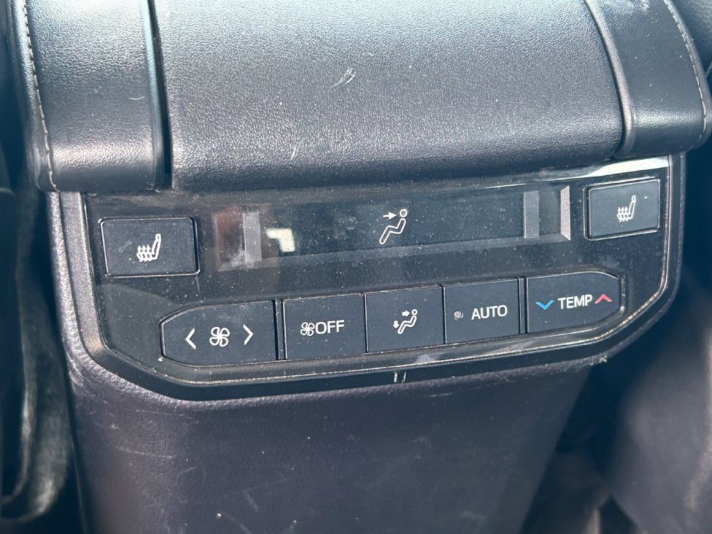 Used 2024 Toyota Highlander Platinum FWD image 24