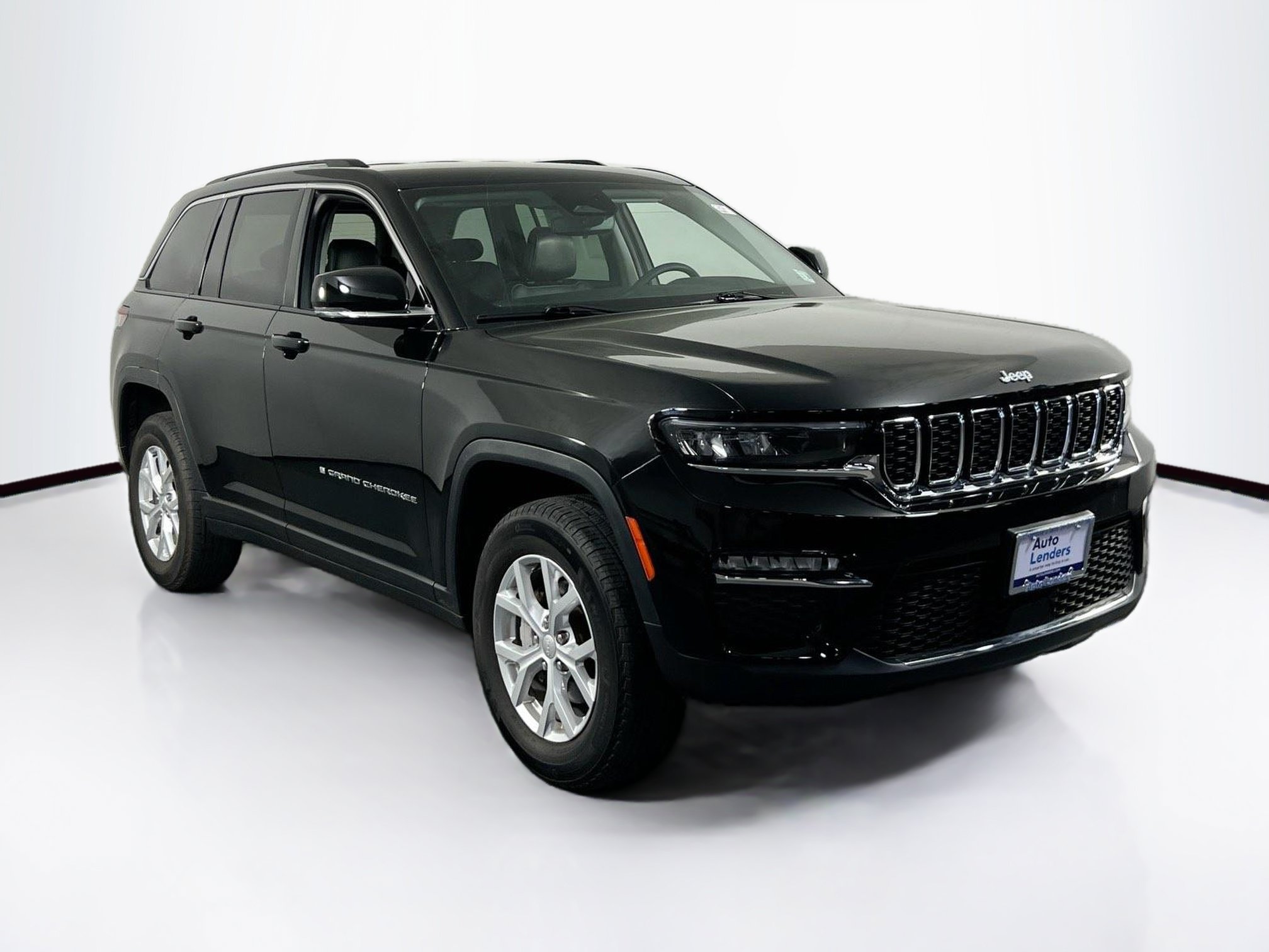 Used 2023 Jeep Grand Cherokee Limited AWD/4WD image 3