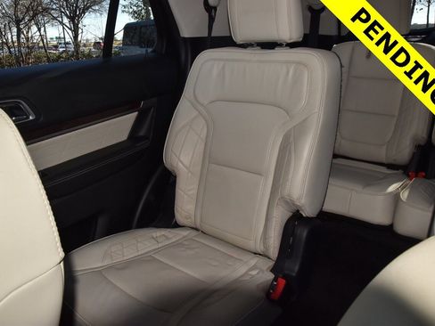 Used 2017 Ford Explorer Platinum image 20