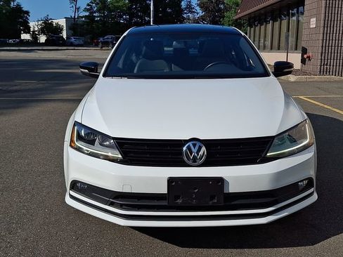 Used 2018 Volkswagen Jetta Sport FWD image 3