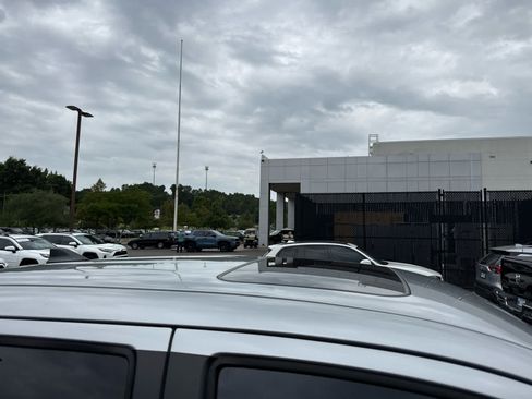 Used 2017 Toyota Tacoma Limited w/ Tow Package AWD/4WD image 3