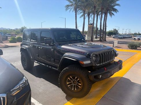 Used 2025 Jeep Wrangler Unlimited Rubicon AWD/4WD image 3