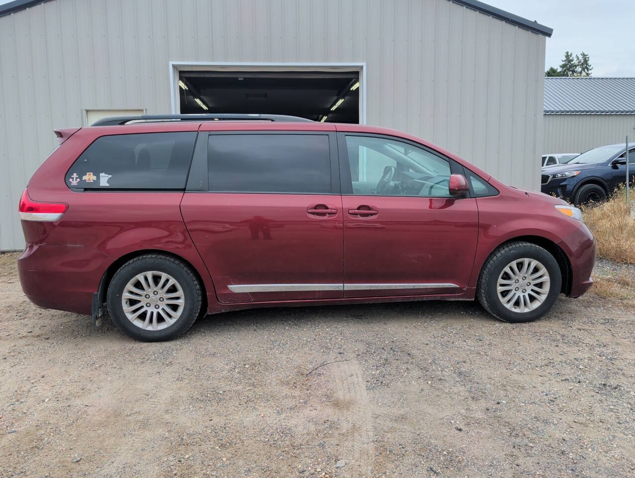 Used 2011 Toyota Sienna XLE w/ Entertainment Pkg FWD image 6