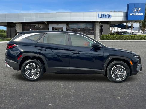 New 2026 Hyundai Tucson Blue SE image 8