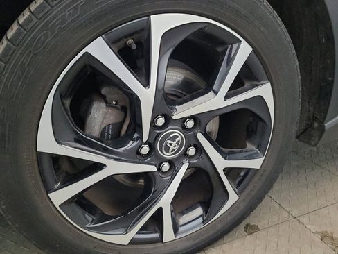 Used 2019 Toyota C-HR XLE image 31