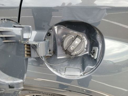 Used 2024 Hyundai Venue SEL FWD image 33