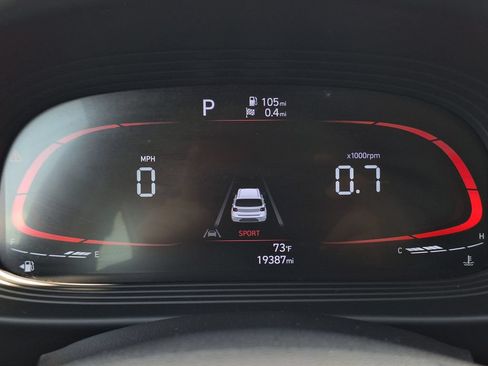 Used 2024 Hyundai Venue Limited FWD image 18
