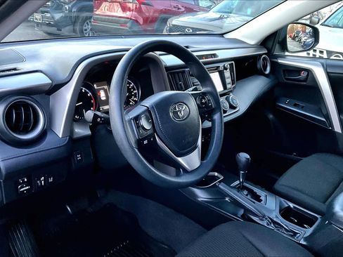 Used 2018 Toyota RAV4 LE image 15