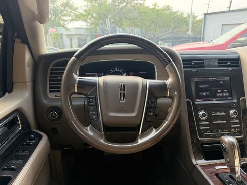 Used 2015 Lincoln Navigator 4WD image 20