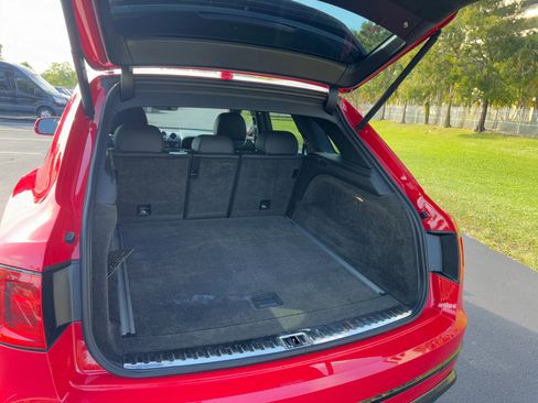 Used 2019 Bentley Bentayga image 31