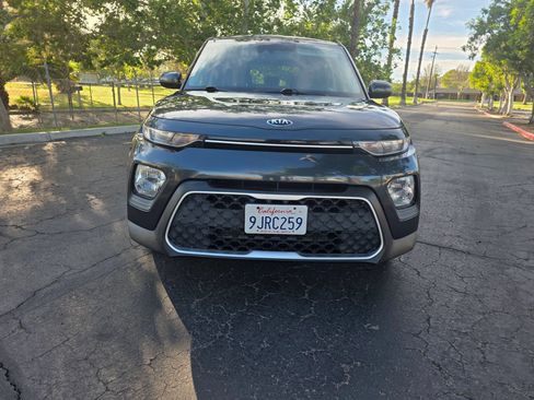 Used 2020 Kia Soul S FWD image 2