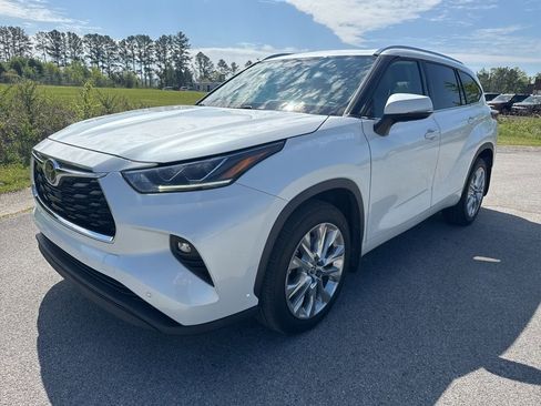 Used 2022 Toyota Highlander Limited image 1