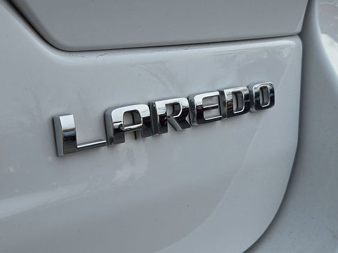 Used 2023 Jeep Grand Cherokee Laredo image 31
